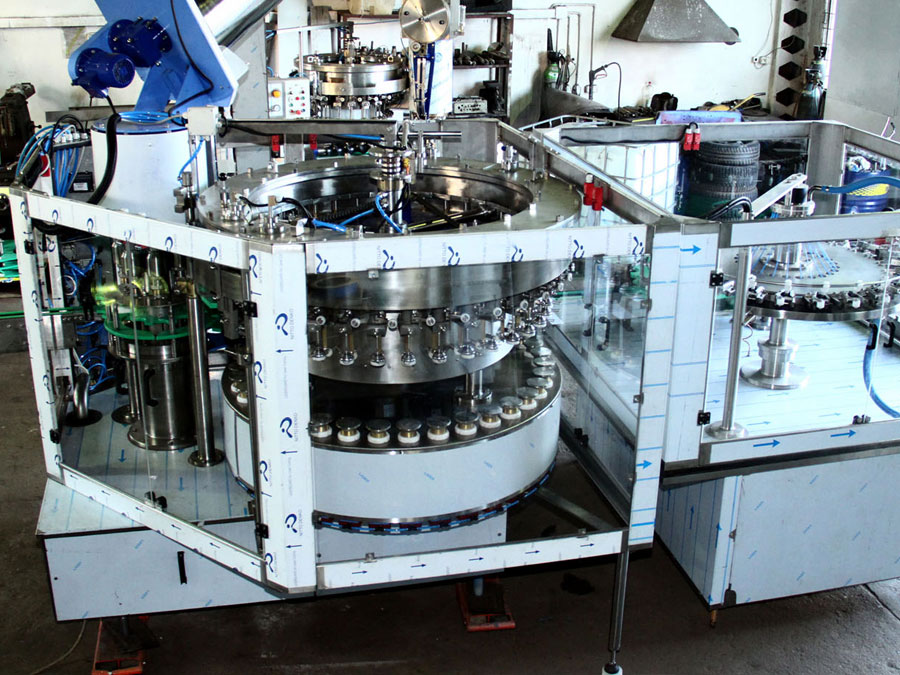 mašinų ir įrangos, skirtos gėrimų ir skysčių išpilstymui, gamybinės remonto paslaugos Lenkija