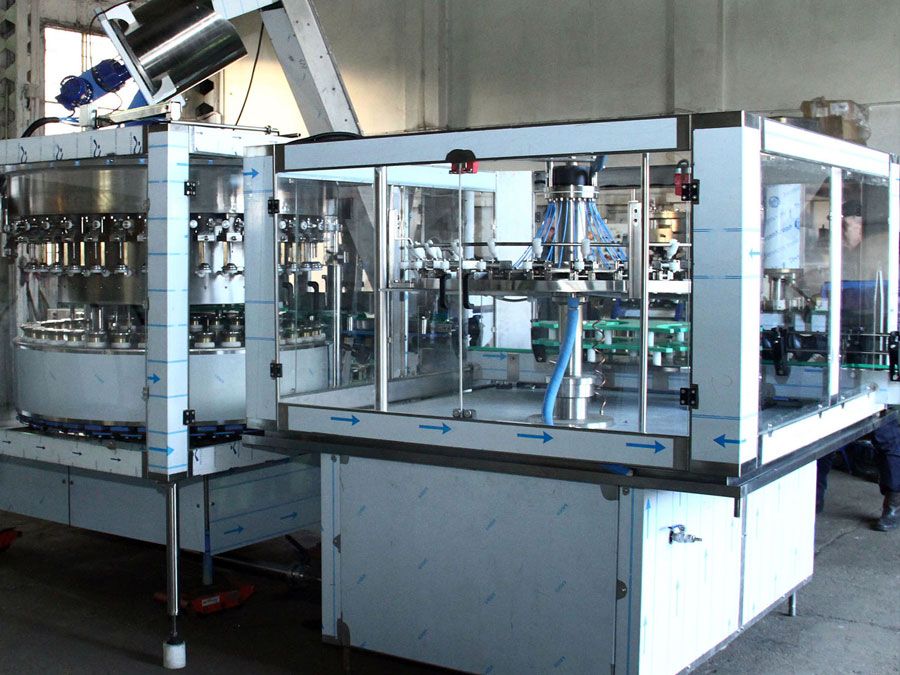 mašinų ir įrangos, skirtos gėrimų ir skysčių išpilstymui, gamybinės remonto paslaugos Lenkija