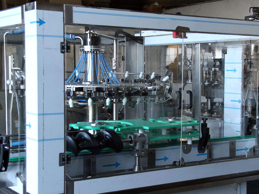 mašinų ir įrangos, skirtos gėrimų ir skysčių išpilstymui, gamybinės remonto paslaugos Lenkija