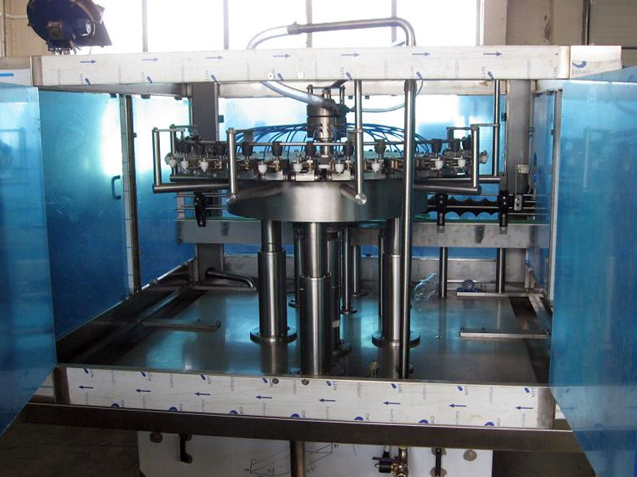 mašinų ir įrangos, skirtos gėrimų ir skysčių išpilstymui, gamybinės remonto paslaugos Lenkija