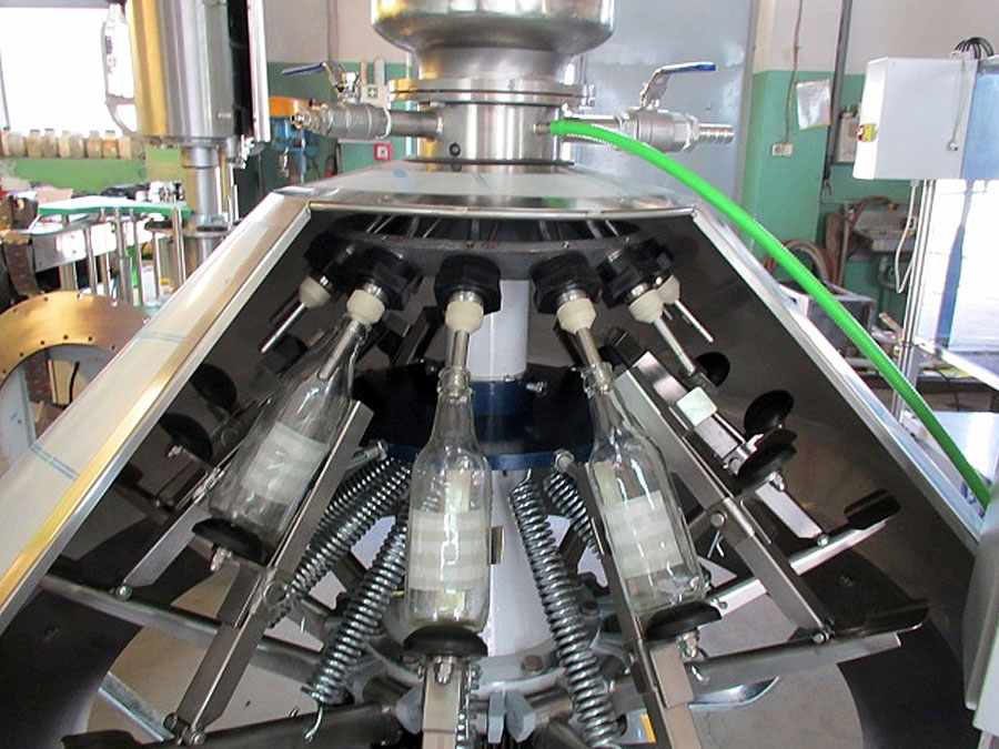 mašinų ir įrangos, skirtos gėrimų ir skysčių išpilstymui, gamybinės remonto paslaugos Lenkija