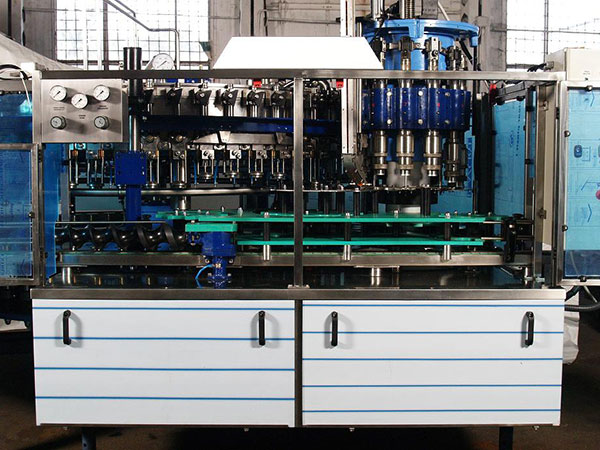 mašinų ir įrangos, skirtos gėrimų ir skysčių išpilstymui, gamybinės remonto paslaugos Lenkija