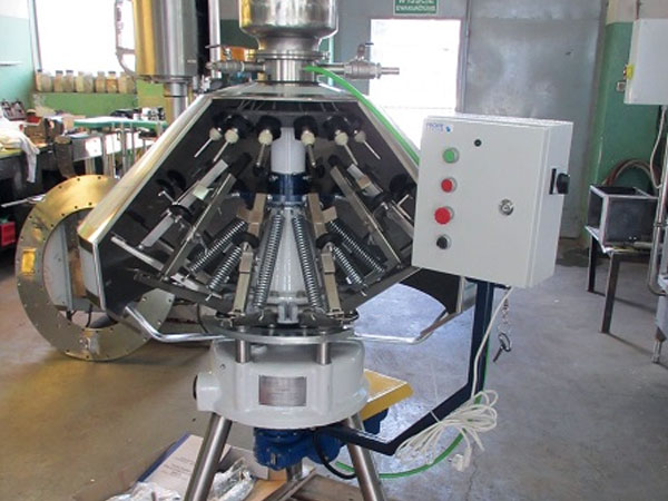 mašinų ir įrangos, skirtos gėrimų ir skysčių išpilstymui, gamybinės remonto paslaugos Lenkija