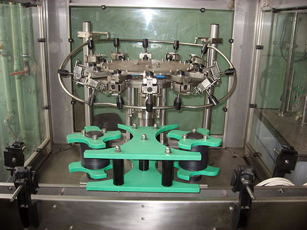 mašinų ir įrangos, skirtos gėrimų ir skysčių išpilstymui, gamybinės remonto paslaugos Lenkija