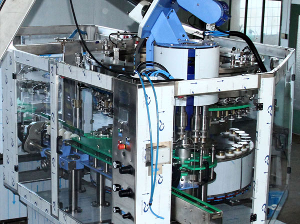 mašinų ir įrangos, skirtos gėrimų ir skysčių išpilstymui, gamybinės remonto paslaugos Lenkija