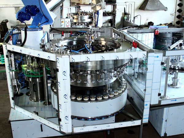 mašinų ir įrangos, skirtos gėrimų ir skysčių išpilstymui, gamybinės remonto paslaugos Lenkija