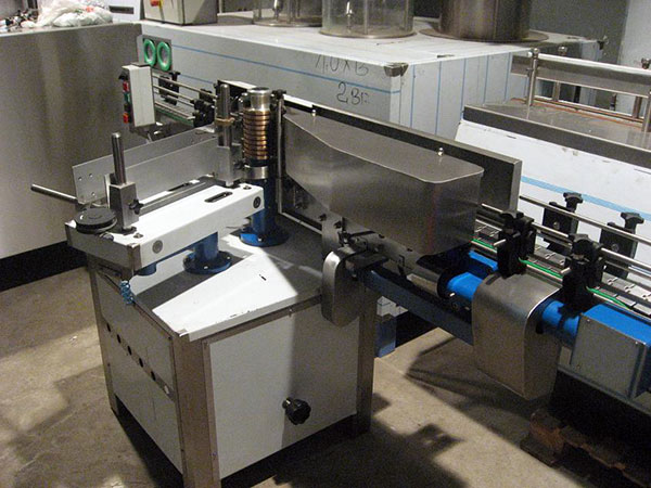 mašinų ir įrangos, skirtos gėrimų ir skysčių išpilstymui, gamybinės remonto paslaugos Lenkija