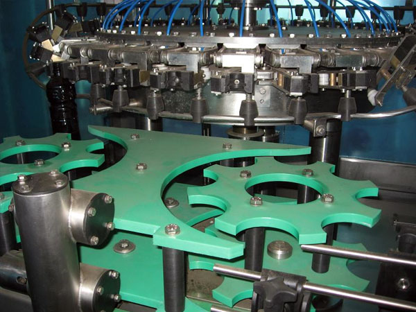 mašinų ir įrangos, skirtos gėrimų ir skysčių išpilstymui, gamybinės remonto paslaugos Lenkija