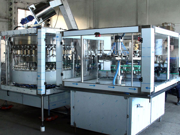 mašinų ir įrangos, skirtos gėrimų ir skysčių išpilstymui, gamybinės remonto paslaugos Lenkija