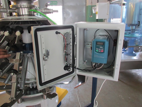 pusiau automatinės alaus įdėjimo mašinos
	mažoms alaus darykloms.