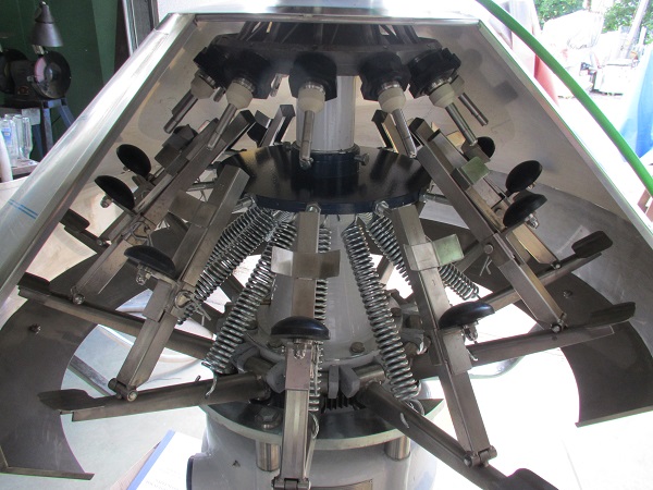 pusiau automatinės alaus įdėjimo mašinos
	mažoms alaus darykloms.